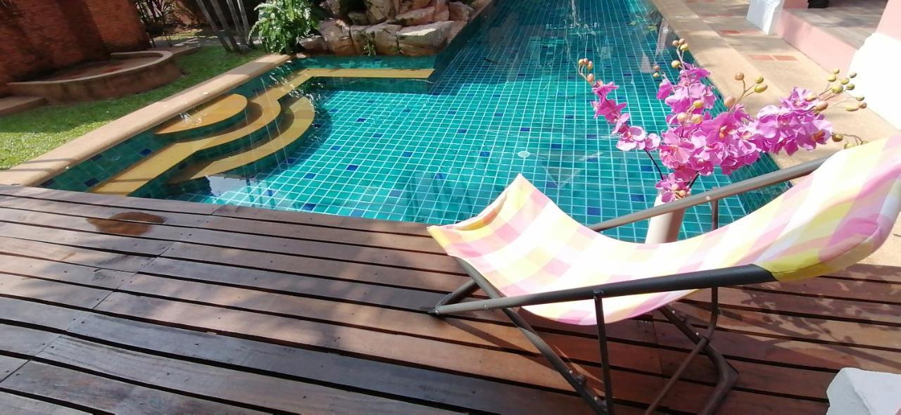 พระตำหนักวิลล่า 10 ห้องนอน พร้อมสระว่ายน้ำส่วนตัว Pattaya Esterno foto